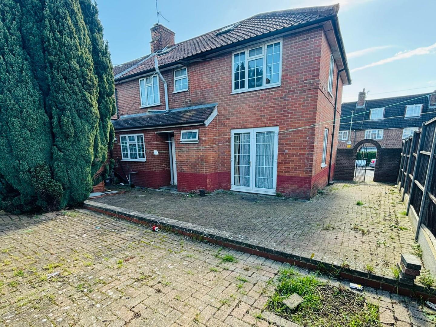 Abbots Road, Edgware, HA8, Edgware